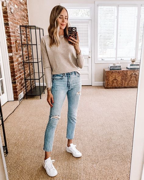 Fashion Jackson Nordstrom Anniversary Sale Vince Cashmere Sweater Jeans Jeans Outfit Dressy, Beige Sweater Outfit, Blush Leather Jacket, Light Jeans Outfit, Sweater And Jeans Outfit, Jeans Outfit Winter, Jeans Outfit Fall, Look Jean, Fashion Jackson