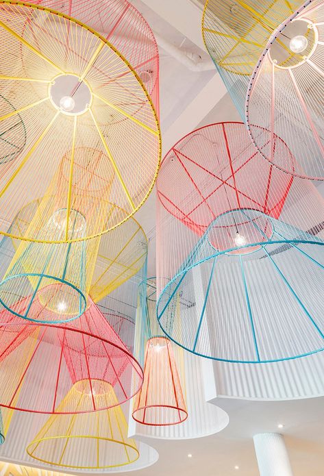 Colorful Vaulted Ceiling, Chandelier Colorful, Funky Chandelier, String Chandelier, Chandelier Canopy, Colorful Loft, Diy Abat Jour, Colorful Ceiling, Color Chandelier