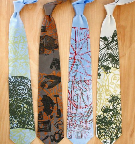 Tie Upcycle, Tie Embroidery, Piskel Art, Tie Design, Cool Ties, Cooler Look, Painted Clothes, Printed Silk, Upcycle Clothes