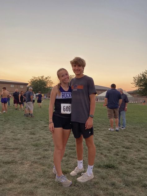 Cross Country Couple Goals, Cross Country Couples, Track And Field Couples, Track Couple Pictures, Xc Couples, Running Couple Aesthetic, Couple Athlete, Athletic Couple Aesthetic, Track Couple Goals