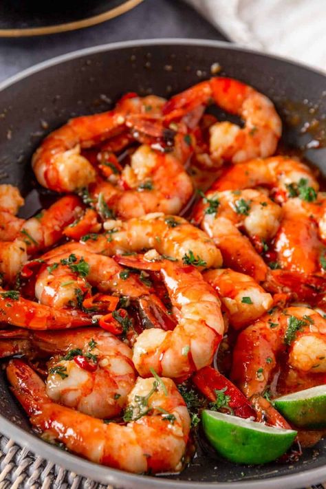 Chili Garlic Shrimp, Sweet Chili Shrimp, Sushi Bowl Recipe, Spicy Garlic Shrimp, Chili Shrimp, Shrimp Appetizers, Seafood Appetizers, Shrimp Recipes Easy, Dash Diet