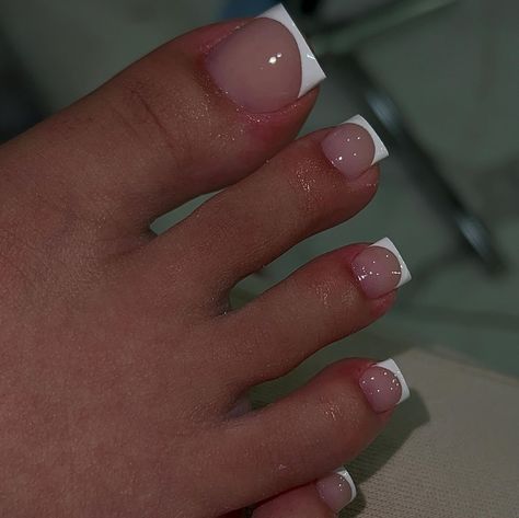 White French Tip Styles, Sarah Core, French Tip Toes, Lirika Matoshi, Gel Toe Nails, Acrylic Toe Nails, Cute Toe Nails, White French Tip, Fancy Nails Designs