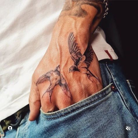 Hand Sparrow Tattoo, Swallow Tattoo Hand Men, Birds Hand Tattoo, Men Animal Tattoos, Realistic Black And Grey Tattoos, Interesting Tattoos For Guys, Hand Tattoos Bird, Bird On Hand Tattoo, Swallow Tattoo Hand