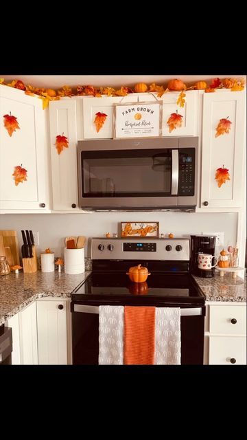 Courtney Santos on Instagram: "Fall kitchen 🎃🍄🍁🍂 #fallkitchen#autumnkitchen#autumn#falldecor#decor#fallgarland#diyfalldecor#pumpkins#leaves#pumpkindecor#favoriteseason#diyhomedecor#fall#diydecor#cozy#homedecor." Seasonal Kitchen Decor, Mobile Home Fall Decor, Above Kitchen Cabinet Fall Decor Ideas, Fall Kitchen Decor Ideas Diy, Fall Kitchen Cabinet Decor Ideas, Fall Decor Kitchen Cabinets, Fall Decorations For Kitchen, Fall Kitchen Cabinet Decor, Fall Cabinet Decor