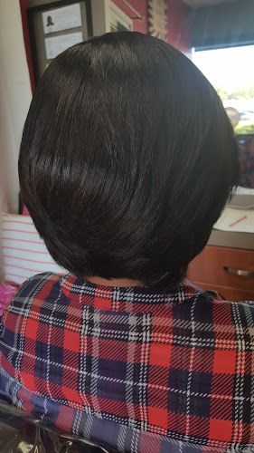 What Is The Difference Between Brazilian Blowouts and Keratin Treatments? | LaToya Jones Brazilian Blowout Short Hair, Brazilian Blowout Hairstyles, Short Relaxed Hair, Short Hair Blowout, Hair Wellness, Hair Care Natural, Natural Hair Remedies, Natural Hair Blowout, Relaxed Hair Care