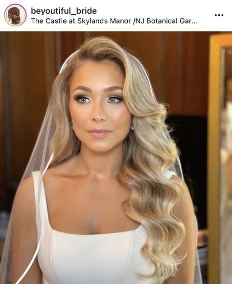 Long Curled Wedding Hair Down With Veil, Hair Ideas For Bridesmaids Down, Wedding Hair To The Side Down, Elegant Wedding Hairstyles For Long Hair Down, Side Parting Wedding Hair, Wedding Hair For Square Face, Hollywood Waves Blonde Hair, Holly Wood Waves Wedding, Wedding Hairstyles Curled Down