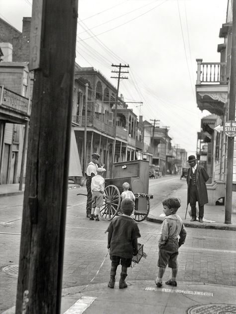 1925, Bourbon and Ursulines. Can you imagine seeing kids that young just hanging out on street corners today? Shorpy Historical Photos, Organ Grinder, New Orleans History, Louisiana History, Bourbon Street, Foto Baby, Foto Vintage, Iconic Photos, Street Scenes