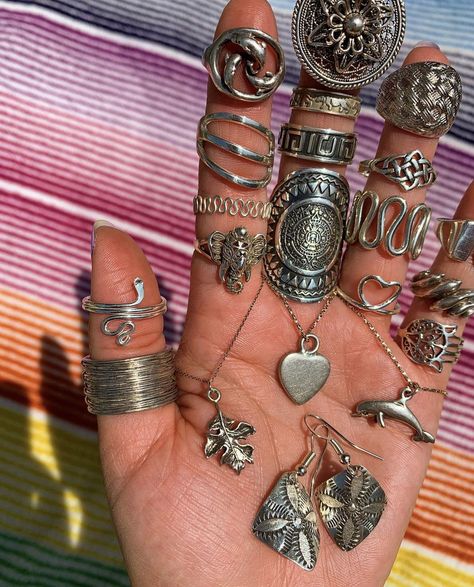 Maximalist Jewelry Silver, Silver Chunky Jewellery, Chunky Silver Jewellery, Dope Jewelry Accessories, Indie Jewelry, Rings Rings, Dope Jewelry, Chunky Jewelry, Beaded Anklets