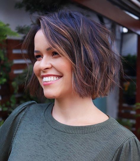 Chin-Length Wispy Shaggy Bob Women's Bob Hairstyles, Women’s Chin Length Haircut, Short Layered Bob With Bangs Round Face, Shaggy Bob Chin Length, Chin Length Bob No Layers, Chin Length Haircuts For Straight Hair, 2023 Shaggy Bob, Thick Hairstyles Short, Chin Length Womens Haircuts