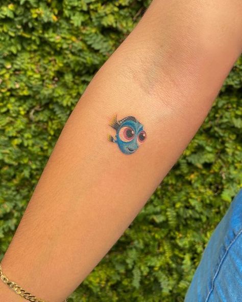 Nemo And Dori Tattoo, Dorey The Fish Tattoo, Small Dory Tattoo, Finding Dory Tattoo Ideas, Dori Tattoo Finding Nemo, Dory Tattoo Small Black And White, Dory Fish Tattoo, Nemo And Dory Tattoos, Baby Dory Tattoo