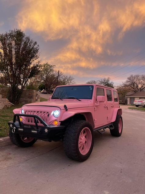 Jeep Rosa, Pink Jeep Wrangler, Jeep Sahara, Preppy Car, Jeep Wallpaper, What Is Your Dream, White Jeep, Pink Jeep, Pink Truck