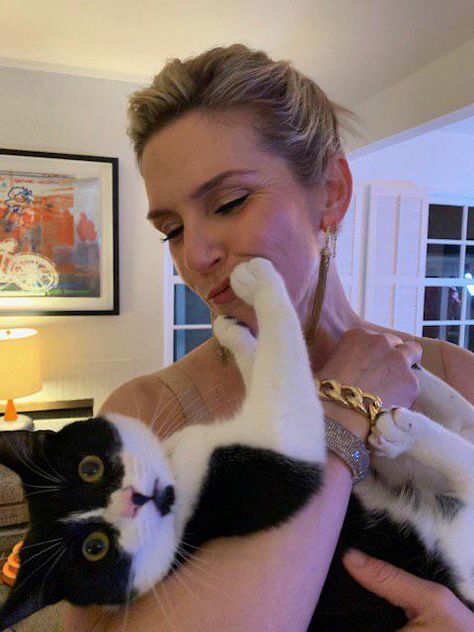 #rheaseehorn #cat #cute #photo #bettercallsaul #kim Breaking Bad Meme, Kim Wexler, Breaking Bad Saul, Do I Love Her, Mike Ehrmantraut, Rhea Seehorn, Jimmy Mcgill, Better Call Saul Breaking Bad, Saul Goodman