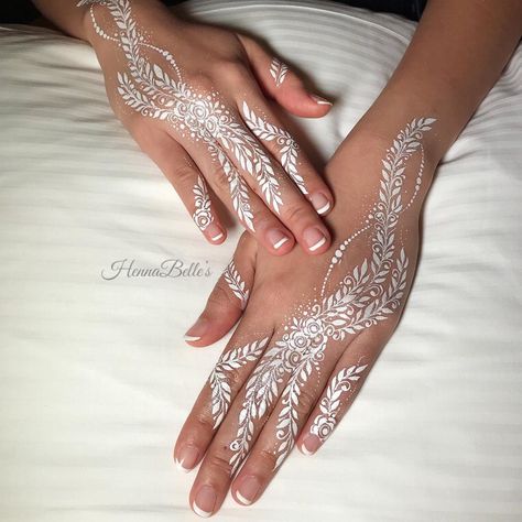 White Wedding Henna, White Henna Tattoo, White Henna Designs, Wedding Henna Designs, Beautiful Wedding Makeup, Henna Kit, Unique Henna, Easy Mehndi Design, Arabic Mehndi Design