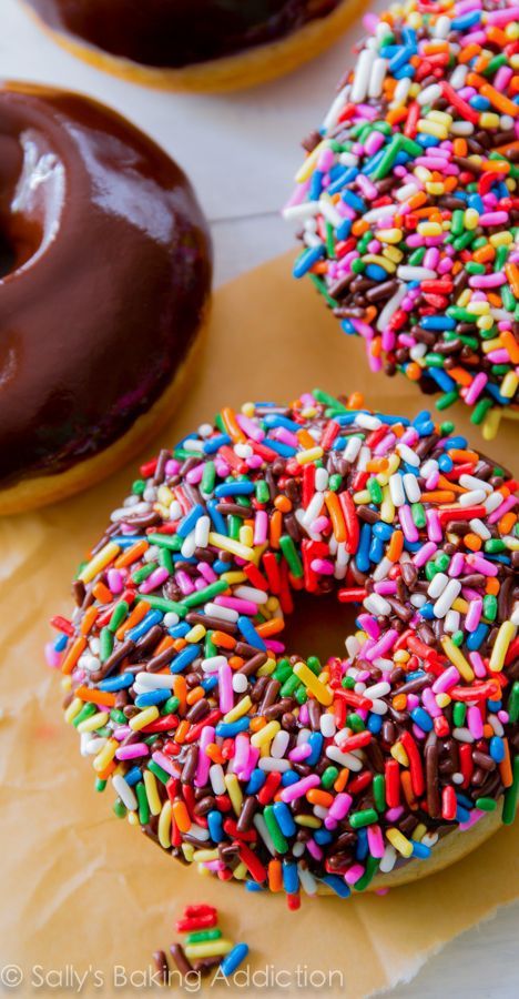 The BEST homemade donuts! Topped with chocolate ganache and rainbow sprinkles. Everything tastes better with rainbow sprinkles. Donuts Photography, Donuts Aesthetic, Donuts With Sprinkles, Photography Chocolate, Sally's Baking, Sprinkle Donut, Homemade Donuts, Doughnut Recipe, Delicious Donuts