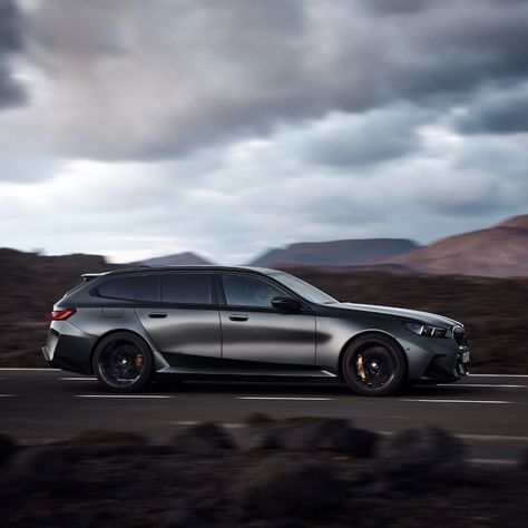 The 2025 BMW M5 Touring PHEV comes with an acceleration from 0-60 mph in 3.6 seconds, and a top speed of 155 mph. The 18.6 kWh battery offers 38-42 miles electric range at up to 87 mph, with AC charging up to 11 kW. M5 Touring starts at $122,675 in the U.S., $2,000 more than the sedan. (Source: BMW) #bmwm5touring #phev #electricvehicle Bmw M5 Touring, Electric Range, Twin Turbo, Bmw M5, Electric Cars, This Is Us, Bmw, Electricity, Cars