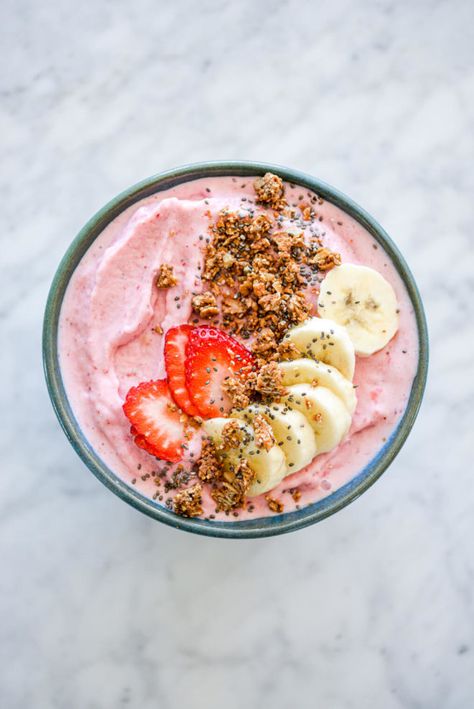 Strawberry Banana Smoothie Bowl- Fed & Fit Strawberry Smoothie Bowl Recipe, Healthy Smoothie Bowls, Healthy Protein Desserts, Raspberry Smoothie Bowl, Smoothie Bowl Toppings, Strawberry Smoothie Bowl, Banana Granola, Strawberry Bowl, Sliced Banana