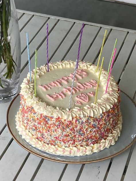 Sweet Sixteen Cakes Simple, Sweet Sixteen Cakes Aesthetic, Aesthic Birthday Cakes, Birthday Cake Asthetic Picture, Aesthetic Sweet 16 Cakes, 13th Birthday Cake Aesthetic, Birthday Cake Aesthetic 13, Spring Birthday Cake Ideas, Pinterest Birthday Cake