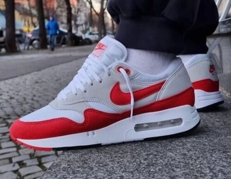 Fine. .. Cute. They look elegant and strong. Exact comonla show. Very happy. Best Sports Shoes For Men, Nike Air Max Big Bubble, Nike Air Max 1 Outfit Men, Nike Airmax Outfit, Air Max 1 Outfit Men, Air Max Outfit, Shoe Storage Hacks, Organize Shoes, Big Bubble