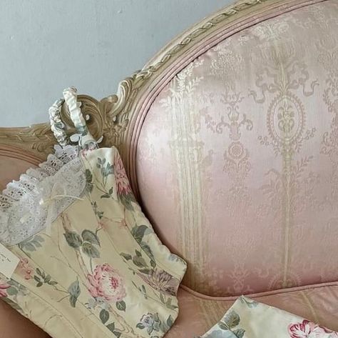 The Coult on Instagram: "A custom Sweet Pea set in its new home 🤍🎀" A Little Princess Aesthetic, Vintage Princess Aesthetic, Modern Day Cinderella, Marie Antoinette Aesthetic, Modern Day Princess, Sweet Aesthetic, Daniel 3, Princess Beauty, Romantic Academia