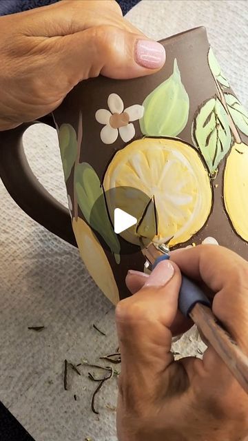 Amy Ruvolo on Instagram: "Switching it up today, doing some carving😉 #carving #scraffito #diamondcoretools #pottery #ceramics #handpaintedmug #handmadepottery #mug #seasonedpottery" Diy Pottery Mug Ideas, Carved Ceramic Mugs, Carved Pottery Ideas, Ceramic Glazing Ideas, Pottery Mugs Ideas, Pottery Carving Ideas, Underglaze Ceramics, Cups Clay, Carving Ceramics