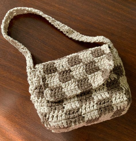 Crochet Small Bag, Crochet Shoulder Bags, Crochet Mignon, Confection Au Crochet, Crochet Shoulder Bag, Crochet Business, Crochet Design Pattern, Crochet Handbags Patterns, Crochet Inspo