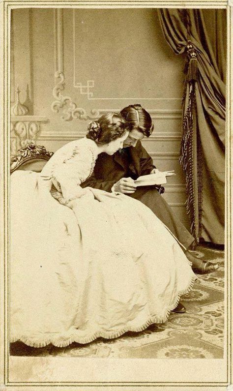 Victorian Crinoline, Antique Photography, Victorian Photos, Old Photography, Vintage Versace, Old Photographs, Foto Vintage, Reading A Book, Vintage Portraits