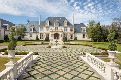 French Chateau Homes, Texas Mansions, French Mansion, Mansion Exterior, Dream Mansion, Chateau France, French Chateau, Luxury Homes Dream Houses, Dream House Exterior