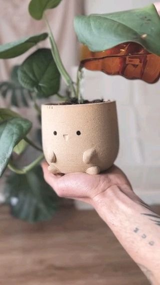 Fantastic Pottery ® on Instagram: “This ceramic work coming from @alquimia.arte.en.barro Follow @fantasticpottery for amazing pottery content! _______________ #pottery…” Ceramics Plant Pot, Funny Ceramics Ideas, Funny Pottery, Pottery Plant Pots, Ceramic Things, Amazing Pottery, High School Ceramics, Beginner Pottery, Cement Diy