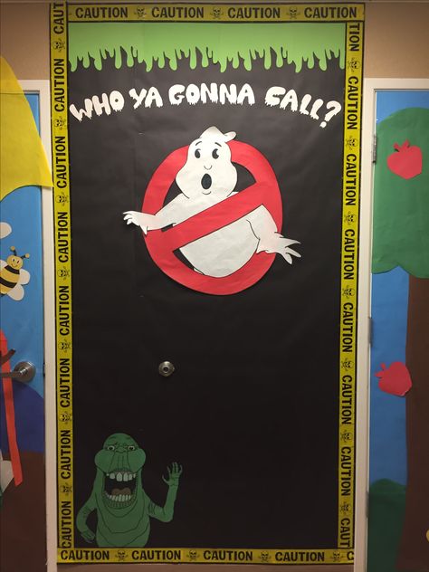 Ghostbusters Halloween board, added kids ghostbusters crafts with their heads attached Ghost Buster Pumpkin Carving, Ghost Busters Door Decorations Classroom, Ghostbusters Bulletin Board, Ghostbusters Door Decorations, Ghostbuster Halloween Decorations, Ghostbusters Crafts, Ghostbusters Printables, Ghostbusters Pictures, Puerta Halloween