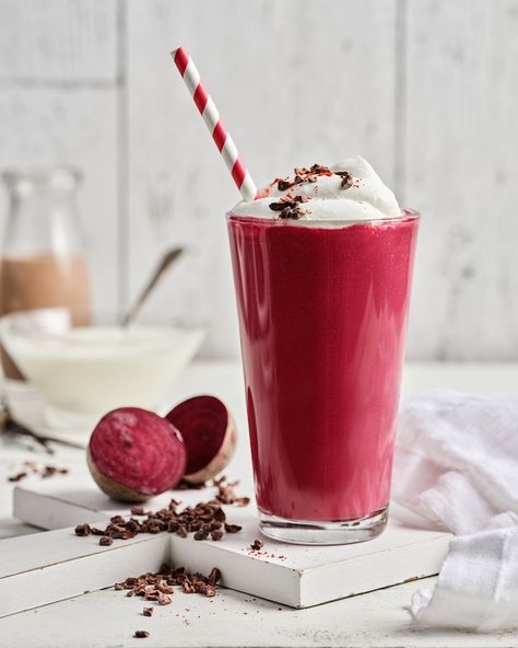 Milk Shakes Photography, Red Velvet Syrup, Minuman Red Velvet, Red Velvet Minuman, Red Velvet Drink, Red Velvet Shake, Red Velvet Milkshake, Red Velvet Latte, Minuman Starbucks