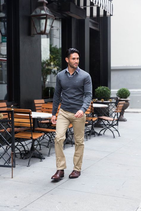 9 Gifts to Upgrade Your Man's Wardrobe to #Goals Status Men Outfits Dinner Date, Business Casual Dinner Outfit, Nice Dinner Outfits, Casual Dinner Outfit Spring, Dinner Outfit Men, Dinner Outfits Casual, Dinner Outfit Spring, Dinner Outfits Summer, Christmas Dinner Outfit