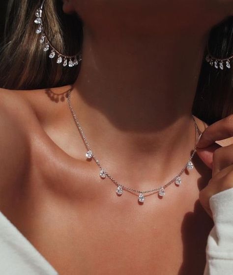 Diamond Neckalce, Glitter Blouse, Pretty Jewelry Necklaces, Diamond Necklace Designs, Womens Rings Fashion, Diamond Jewelry Designs, Bridal Gold Jewellery Designs, Classy Jewelry, Expensive Jewelry