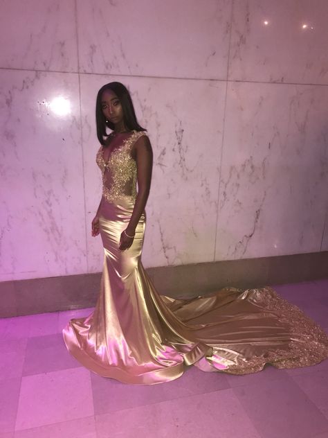 Brown And Gold Prom Dress, Prom 2k23, Brown Prom Dresses, Prom 2k24, Dresses Fun, Pretty Fits, Prom 2023, Gold Prom, Prom Inspo