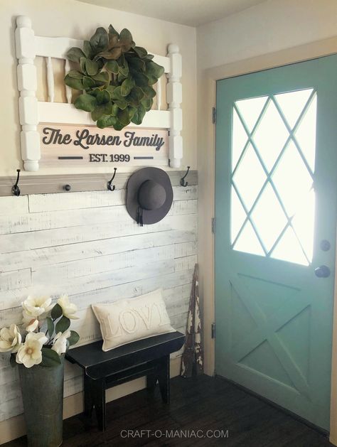 Behind Front Door, Entry Wall, Farmhouse Side Table, Farmhouse Remodel, Cute Dorm Rooms, Diy Home Decor Ideas, Country Style Homes, Decor Guide, Country House Decor