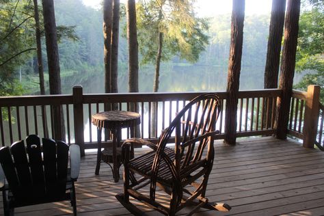 Porch Overlooking Lake, Lake House Beach Area, Lake Side Cabin, Cozy Lake House Lakeside Cottage, House By Lake, Lake Front House, Lake Porch, Lake House Porch, Vintage Lake House