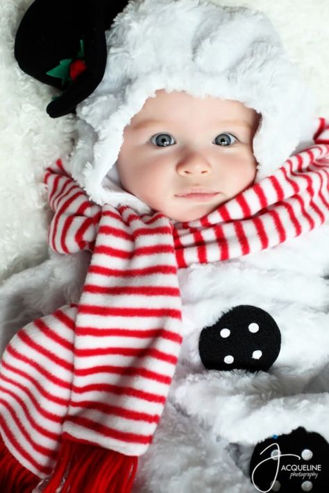 . Snowman Outfit, Photo Bebe, Christmas Photography, Cute Snowman, Christmas Candy Cane, Kids Pictures, Holiday Photos, Holly Jolly, Christmas Pictures