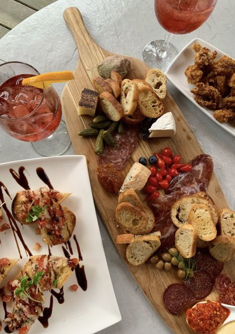 Bruschetta Presentation, Chacutery Board Aesthetic, Plateau Charcuterie, Party Food Platters, Food Is Fuel, Food Platters, Food Presentation, Perfect Food, Pretty Food