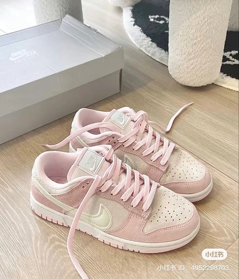 First Day Of Spring Outfit, Pastel Nikes, Pink Aesthetic Shoes, Cute Dunks, Nike Pink Shoes, Cool Womens Sneakers, Sneakers Cute, Woman Sneakers, Trendy Shoes Sneakers