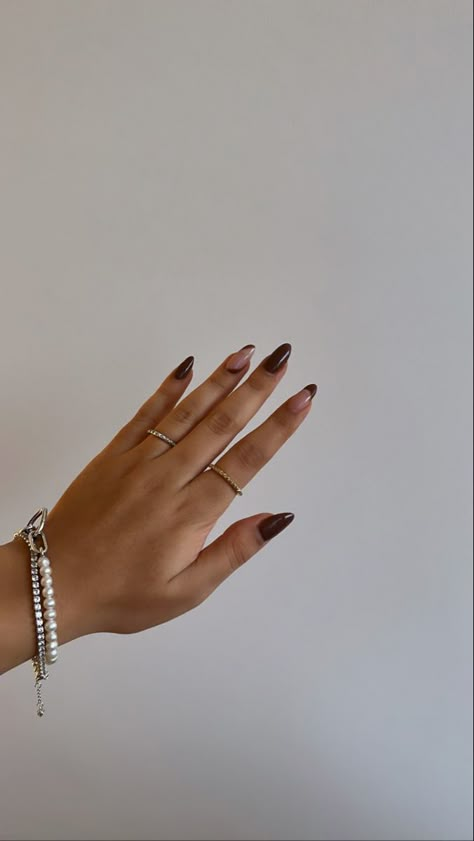 Brown Fall Almond Nails, Nails On Brown Skin Hands, Brown Nail Extensions, Nude Nail Extensions, Brown Color Nails, Nail Inspo Brown, Brown Almond Nails, Brown Nails Fall, Nails Fall Aesthetic