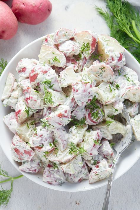 Perfect for picnics, cookouts and everyday meals, this creamy dill potato salad is a must have side dish this summer! Made with red skinned potatoes, sour cream and mayonnaise, this potato salad is full of herby goodness thanks to the fresh dill. Easy Salad Recipes Healthy, Salad Recipes With Chicken, Sour Cream Potato Salad, Salad Recipes Easy, Dill Potato Salad, Red Skin Potato Salad, Red Potato Salad Recipe, Salad Recipes Healthy, Dill Potato