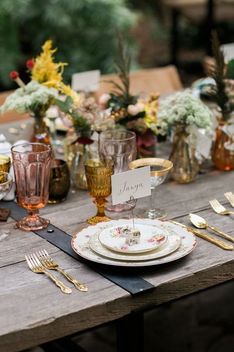 Bohemian Set Up Party, Wedding Table Eclectic, Fall Garden Wedding Decor, Cottage Core Wedding Table, Backyard Wedding Table Settings, Boho Garden Party Wedding, Cottage Core Themed Wedding, Cottage Core Wedding Table Decor, Autumn Garden Party Wedding