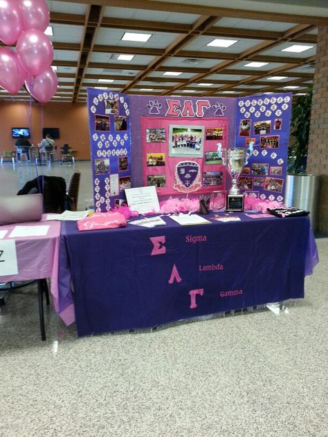 SLG Beautiful table!!!! Tabling Ideas College Club, Sorority Table Display, Club Booth, Sigma Lambda Gamma, College Club, School Book Covers, College Projects, Project Table, Health Fair