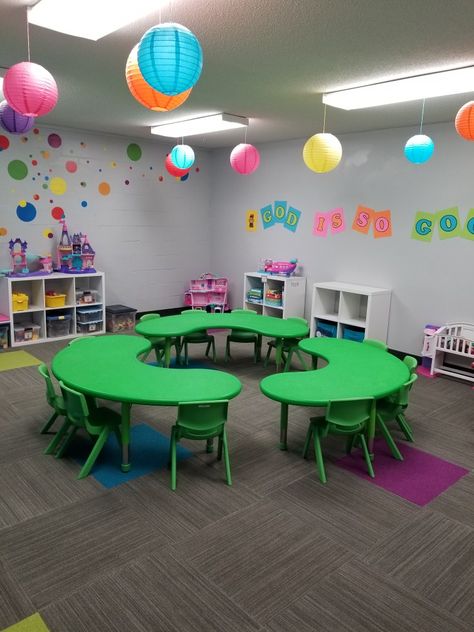 Preschool Front Office Ideas, Daycare Hallway Ideas, Creche Design Day Care, Preschool Office Decor Ideas, Kindergarten Interior Design Classroom, Church Childrens Ministry Decor, Daycare Center Design, Day Care Ideas Decoration, School Age Classroom Setup Daycare