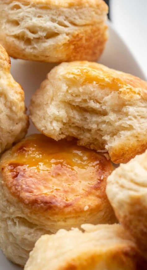 The Best Buttermilk Biscuits are light, fluffy, with beautiful flaky layers and buttery flavor. I've got all the secrets to get you there! Quick Fluffy Biscuits, Buttermilk Busicuts Easy, Flakey Biscuit Recipe, Butter Buttermilk Biscuits, Pastry Flour Recipes, Fluffy Buttermilk Biscuits, Flakey Biscuits, Autumn Signs, Best Buttermilk Biscuits