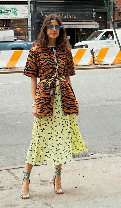 Leandra | Whimsical Style | Bright Colors | Colourful | Bold | Happy Fashion | Eclectic | Style Inspiration | Personal Style Online | Fashion For Working Moms & Mompreneurs Eclectic Style Clothing, Eclectic Clothing Style, Leandra Medine Style, Eclectic Clothing, Mode Instagram, Looks Street Style, Whimsical Fashion, Eclectic Fashion, Eclectic Style