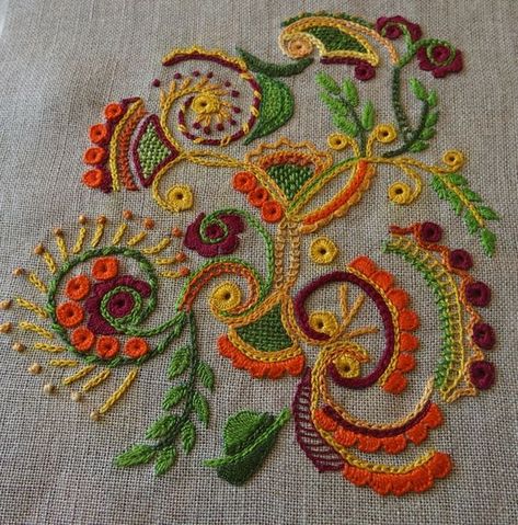 BRODERIE GLAZIG Soft Shading, Crewel Embroidery Patterns, Embroidery Sampler, Hand Embroidery Tutorial, Felt Embroidery, Embroidery Neck Designs, Seed Stitch, Handwork Embroidery Design, Crewel Embroidery