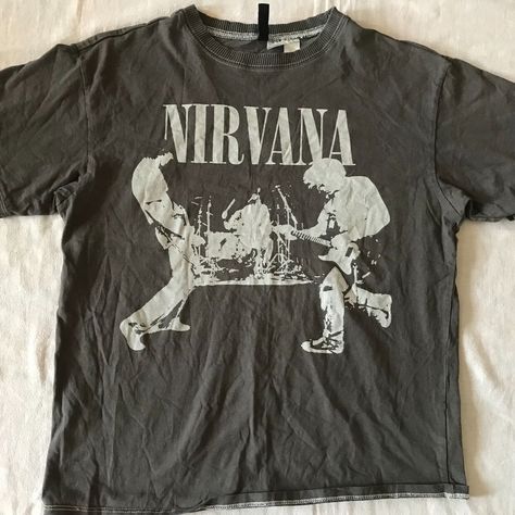 NIRVANA PUNK GRUNGE ROCK T-SHIRT SZ XSMALL H&M MERCHANDISE UNISEX Grunge Tee Shirts, Grunge Christmas Wishlist, Aesthetic Grunge Shirts, Musician Merch Ideas, H&m Shirt, Cute Shirts Aesthetic Trendy, Nirvana Grunge Outfit, 80s Grunge Clothes, Nirvana Shirt Aesthetic