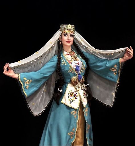 Middle East Clothing, Turkey Clothes, Turkey Culture, Turkish Clothing, Algerian Clothing, Ancient Dress, Turkish Dress, World Building, Time Periods