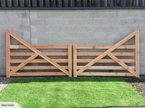 Wooden Entrance Gates, Hot Tub Deck Design, Entrance Gates Driveway, Wooden Entrance, Property Gates, Cattle Corrals, Farm Gates, Diy Gate, Small Horse Barns