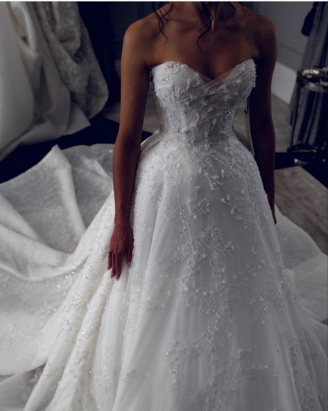 Wedding dress Elegant Wedding Dress Long Train, Wedding Dress With Tattoos, Glam Wedding Dresses, Leah Da Gloria Wedding Dress, Leah Da Gloria, Boho Chic Wedding Dress, Veil Accessories, Long Train Wedding Dress, Prom 2024